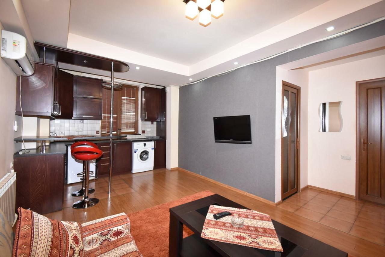 Apartments In Center Of Yerevan,Koghbatsi 1A Street Exterior foto